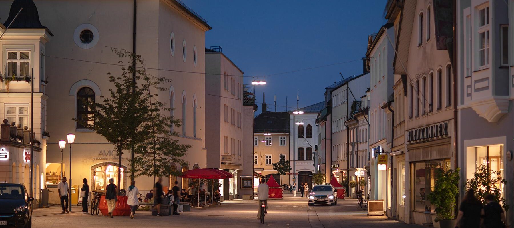 Neugestaltete Innenstadt von Freising mit Bergmeister Leuchten